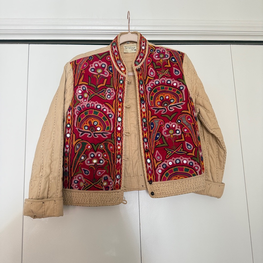 VINTAGE Colorful Floral Embroidered quilted Jacket